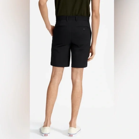 NWT Everlane The 9" Slim Fit Performance Chino Short Men Black Size 32 - Picture 2 of 2